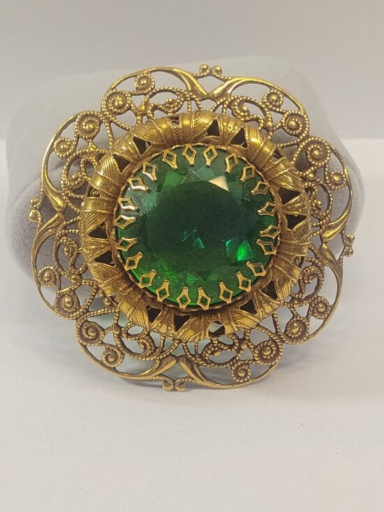 Jewelry - Vintage Brooch Pin Gold tone Large Green Stone Retro Jewelry Victorian Style